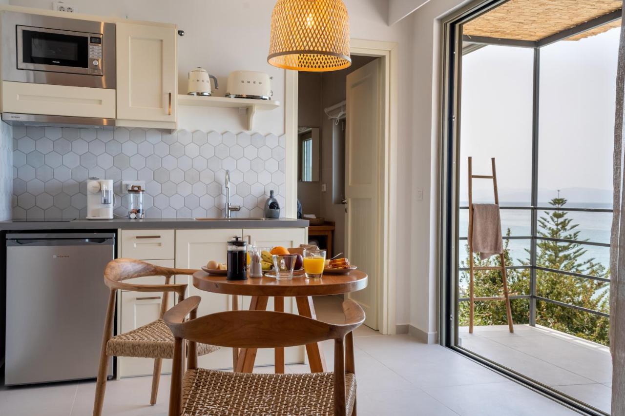 Thea Beachfront Suites In Lourdas Beach Lourdata  Eksteriør billede