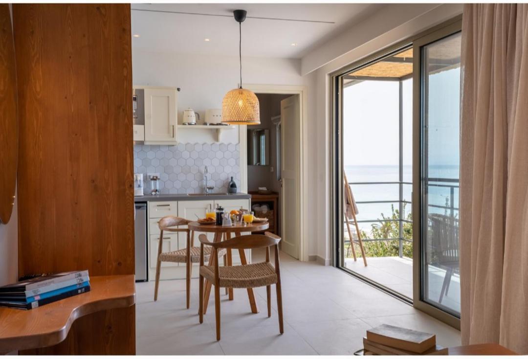Thea Beachfront Suites In Lourdas Beach Lourdata  Eksteriør billede